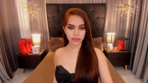 Snapshot of hennessygoddess69 chatting on January 2025 11:22:01 PM HENNESSY online show from January 2025 11:22:01 PM