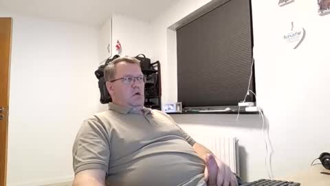 henrikrp1971 online show from December 2024 04:24:02 PM