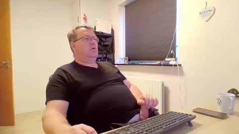 henrikrp1971 online show from December 2024 12:12:02 PM