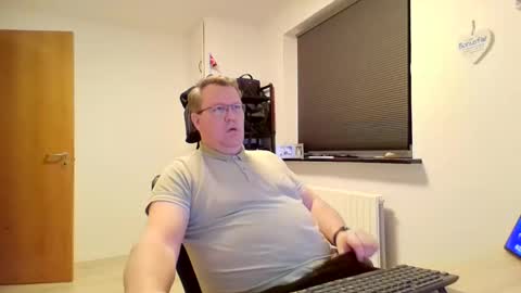 henrikrp1971 online show from February 2025 05:37:01 PM