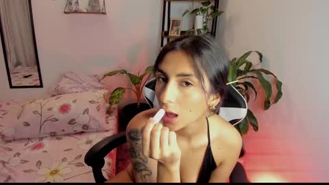 Hello I am Valentina independent Colombian model I love sensuality and pleasure welcome online show from February 2025 01:34:01 AM