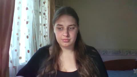 hess_luna_ online show from September 2025 09:23:02 AM