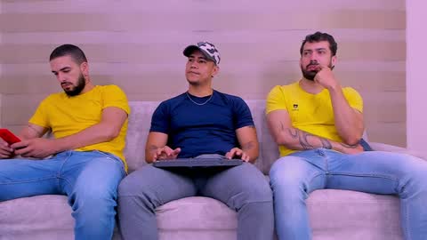 heteros men online show from February 2025 01:30:01 PM