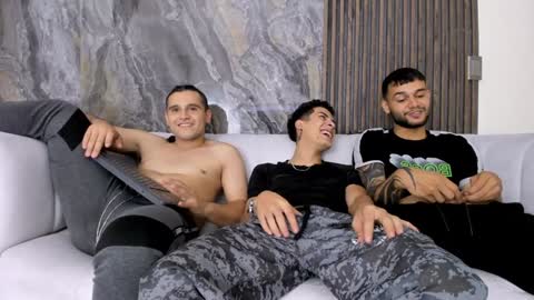 heteros men online show from February 2025 02:00:01 AM