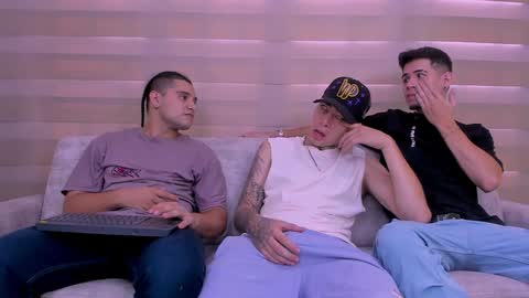 heteros men online show from February 2025 08:10:01 PM