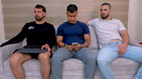 heteros men online show from February 2025 01:24:01 PM