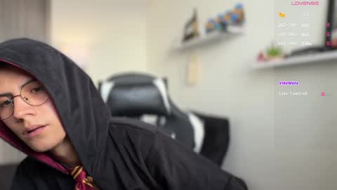 Snapshot of hey_cesard chatting on October 2025 09:23:02 PM hey_cesard online show from October 2025 09:23:02 PM