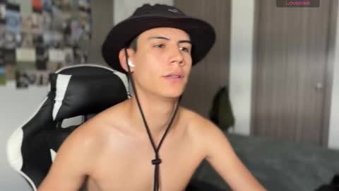 Snapshot of hey_cesard chatting on October 2025 03:22:02 PM hey_cesard online show from October 2025 03:22:02 PM