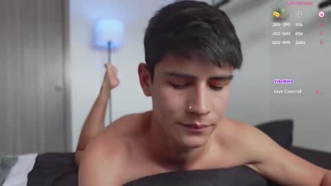 Snapshot of hey_cesard chatting on November 2025 05:34:02 PM hey_cesard online show from November 2025 05:34:02 PM