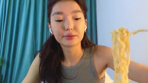 Snapshot of hey_herbal chatting on November 2025 02:49:01 PM Audrey online show from November 2025 02:49:01 PM