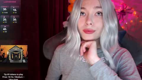 Snapshot of hey_nora_ chatting on November 2025 10:53:02 PM Nora online show from November 2025 10:53:02 PM