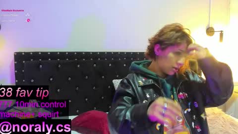 Snapshot of hey_noraly chatting on October 2025 12:04:02 PM Noraly online show from October 2025 12:04:02 PM