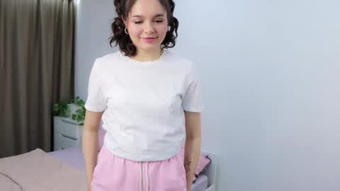 Snapshot of heyim_laura chatting on November 2025 07:51:01 AM Laura online show from November 2025 07:51:01 AM