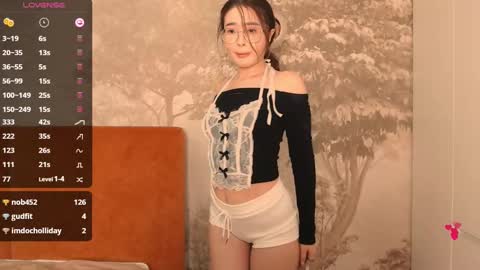 Snapshot of hiaru_cutie chatting on January 2025 08:37:01 AM Hiaru online show from January 2025 08:37:01 AM