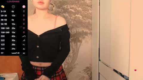 Snapshot of hiaru_cutie chatting on November 2025 05:29:02 AM Hiaru online show from November 2025 05:29:02 AM