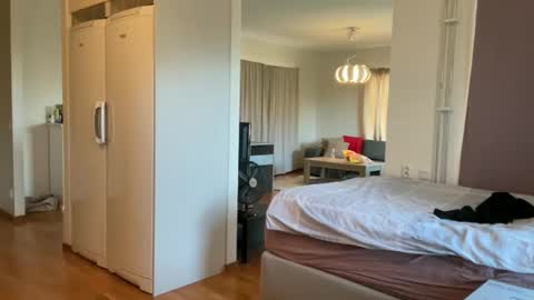 hichemlacoste333 online show from October 2025 12:06:01 PM