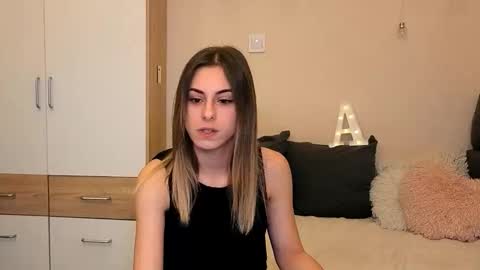 Snapshot of hidden_gem__ chatting on October 2025 03:02:02 PM Ana online show from October 2025 03:02:02 PM