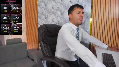 Snapshot of hiddenoffice chatting on November 2025 12:40:02 PM George online show from November 2025 12:40:02 PM