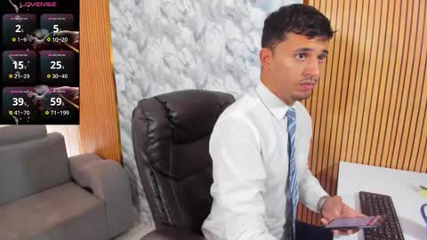 Snapshot of hiddenoffice chatting on November 2025 03:34:01 PM George online show from November 2025 03:34:01 PM