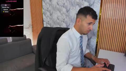 Snapshot of hiddenoffice chatting on November 2025 04:18:02 PM George online show from November 2025 04:18:02 PM