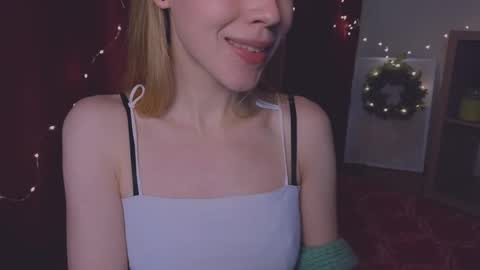 Snapshot of hihi_im_chloe chatting on December 2024 08:40:02 PM Chloe online show from December 2024 08:40:02 PM