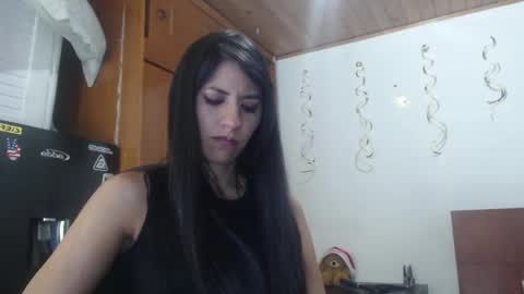 hilaril18 online show from December 2024 10:23:01 PM