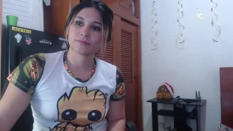 hilaril18 online show from December 2024 05:17:02 PM