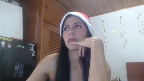 hilaril18 online show from December 2024 01:12:01 AM