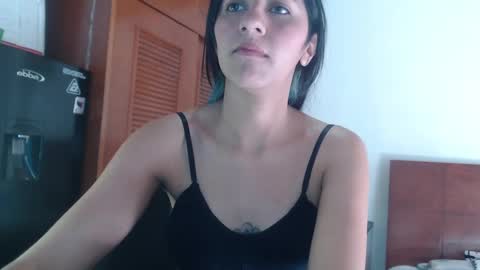 hilaril18 online show from January 2025 04:42:01 PM