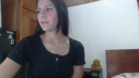 hilaril18 online show from January 2025 12:09:01 AM