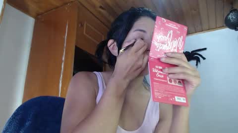 Snapshot of hilari18 chatting on November 2025 11:18:01 PM hilaril18 online show from November 2025 11:18:01 PM