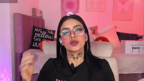 Snapshot of hinataweed01 chatting on November 2025 03:06:01 AM Karol Independent Model online show from November 2025 03:06:01 AM