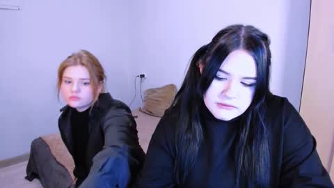 Snapshot of hitomi2 chatting on November 2025 08:03:01 AM Dina online show from November 2025 08:03:01 AM