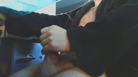 Snapshot of hockeybrad92 chatting on February 2025 11:49:01 AM Hairy Hockey Player 92 online show from February 2025 11:49:01 AM