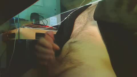 Snapshot of hockeybrad92 chatting on February 2025 11:24:02 AM Hairy Hockey Player 92 online show from February 2025 11:24:02 AM