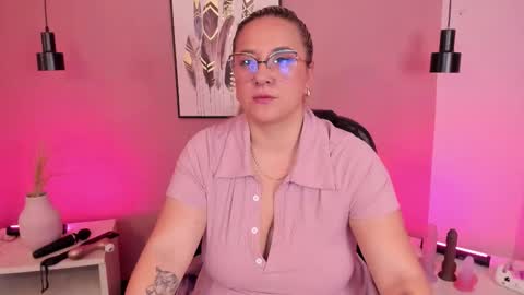 Hollie online show from October 2025 11:55:02 AM