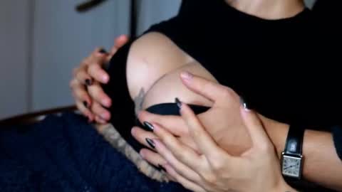 Hollie and Charlie online show from November 2025 08:09:01 PM