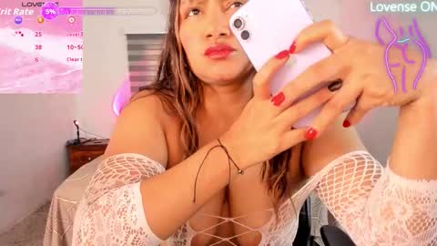 Snapshot of hollymollyxoxo chatting on September 2025 06:45:01 PM Molly online show from September 2025 06:45:01 PM