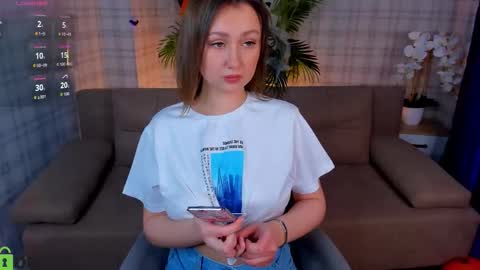 Snapshot of hollyray_ chatting on October 2025 08:18:02 AM Holly online show from October 2025 08:18:02 AM