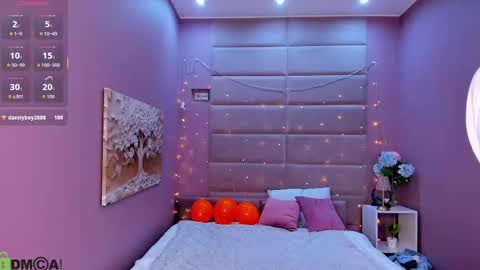 Snapshot of hollyray_ chatting on October 2025 08:49:01 AM Holly online show from October 2025 08:49:01 AM