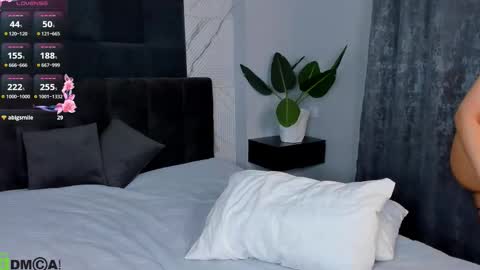 Snapshot of hollyray_ chatting on November 2025 01:20:02 AM Holly online show from November 2025 01:20:02 AM