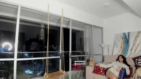 hollyshit_ online show from December 2024 01:05:01 AM