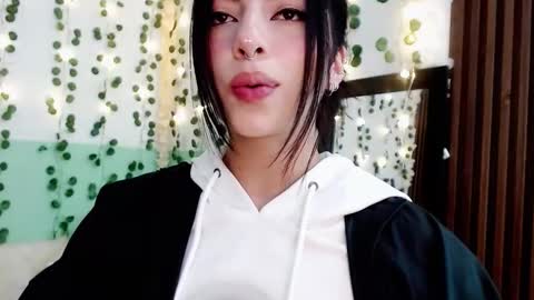 holly online show from January 2025 12:27:01 AM