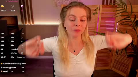 Snapshot of holy_alexa chatting on December 2024 09:44:01 AM Alexa online show from December 2024 09:44:01 AM