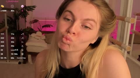 Snapshot of holy_alexa chatting on January 2025 06:33:01 AM Alexa online show from January 2025 06:33:01 AM