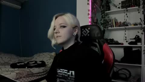 Snapshot of holy_mistresss chatting on November 2025 09:40:01 AM holy_mistresss online show from November 2025 09:40:01 AM