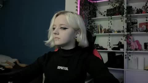 Snapshot of holy_mistresss chatting on November 2025 09:25:01 AM holy_mistresss online show from November 2025 09:25:01 AM