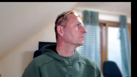 Snapshot of hondowill chatting on March 2025 11:18:02 AM Bernd online show from March 2025 11:18:02 AM