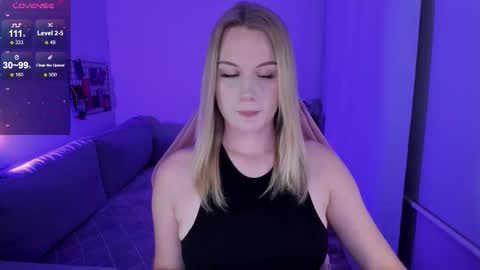 Snapshot of honey_blondee chatting on October 2025 09:58:02 PM Tammy online show from October 2025 09:58:02 PM