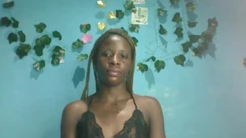 Snapshot of honey_bug2 chatting on October 2025 07:09:02 PM Queen online show from October 2025 07:09:02 PM